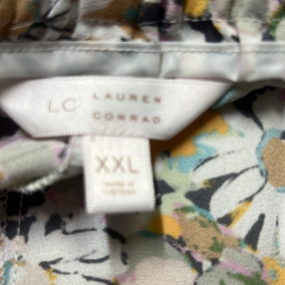 Lauren Conrad Floral Shorts - Picture 4 of 4